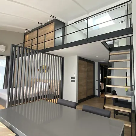 Z-suites Aparthotel 4*